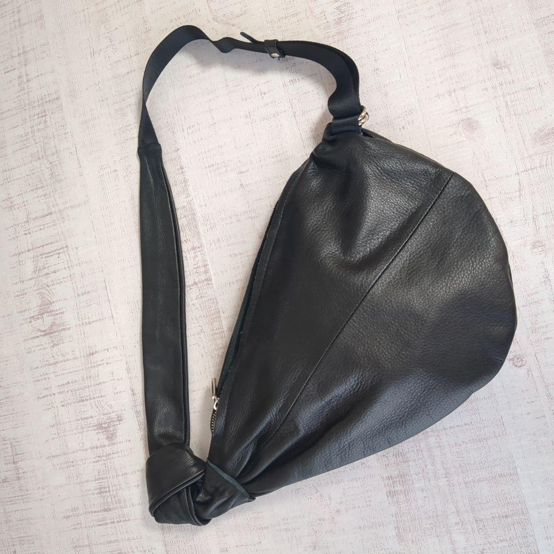 美品☆POMTATA ブラックレザー ショルダーバッグ ボディバッグ ポンタタ