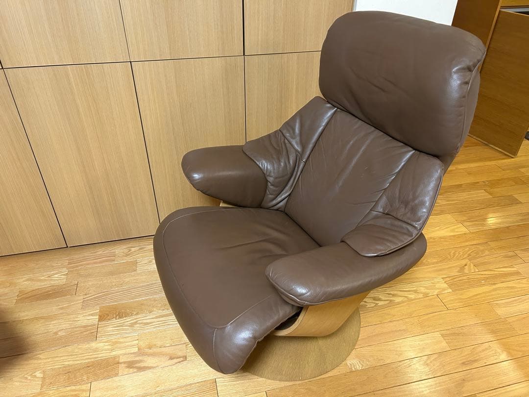 カリモクパーソナルチェア（ザ ファースト） オットマン付き