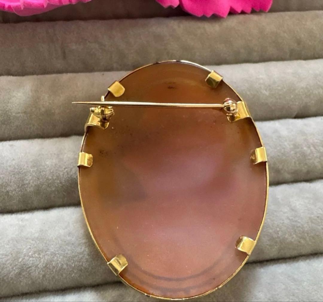 カメオブローチ 女性の横顔　作家名入り