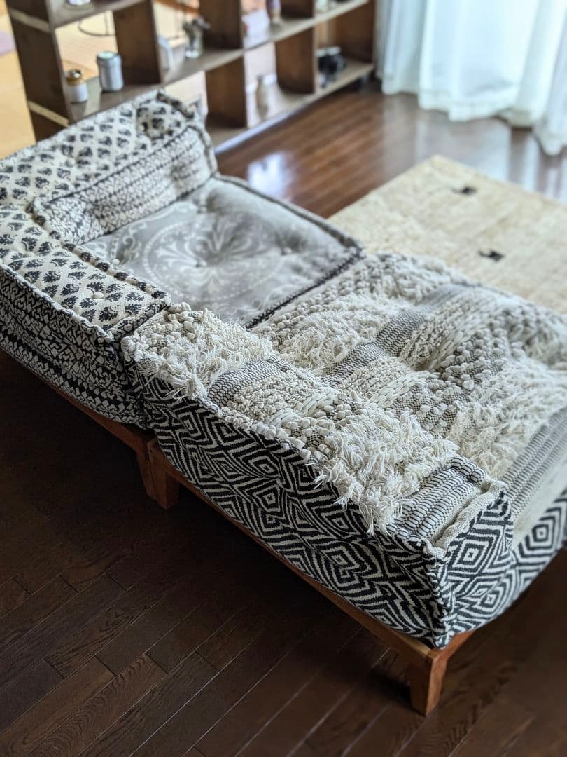 アデペシュ ブロックマルチソファ2つとウッドベース2つのセット(直接引取のみ)