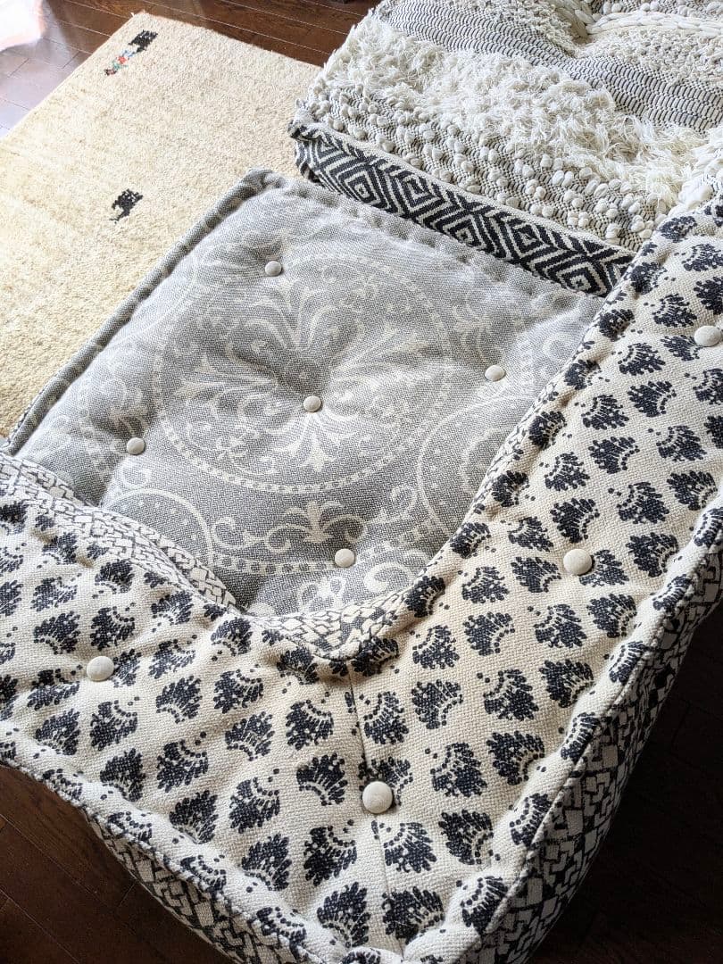 アデペシュ ブロックマルチソファ2つとウッドベース2つのセット(直接引取のみ)