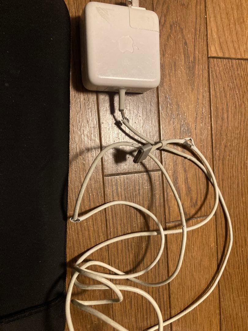 【1/31一杯まで】 MacBook Air 11inch充電器付き