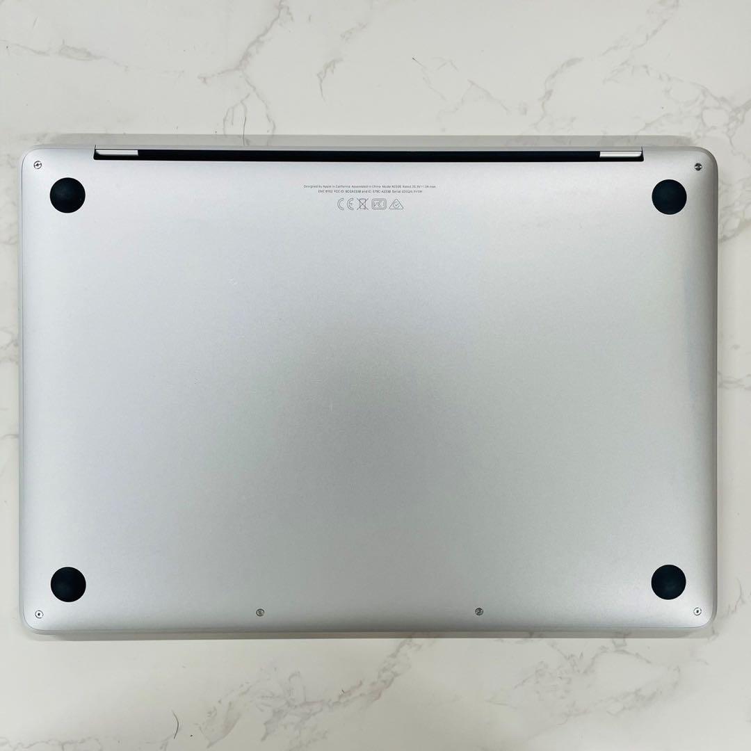 MacBook Pro 2022 13インチ M2 8GB 512GB ！