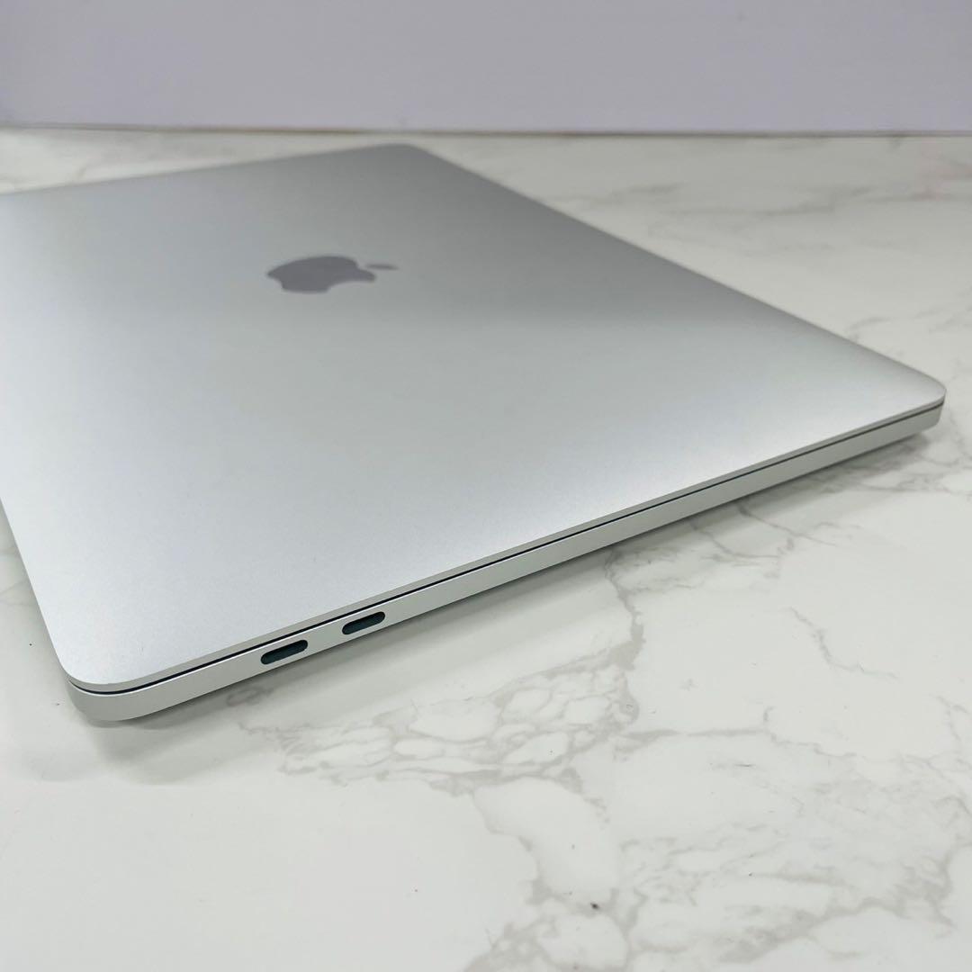 MacBook Pro 2022 13インチ M2 8GB 512GB ！