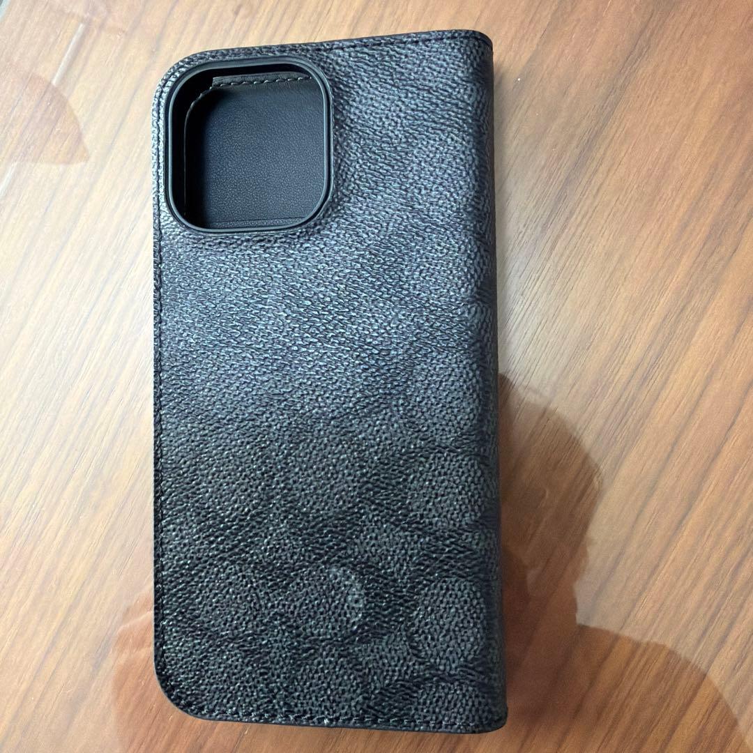 COACH iPhone 15 Pro Max 手帳型ケース ブラック