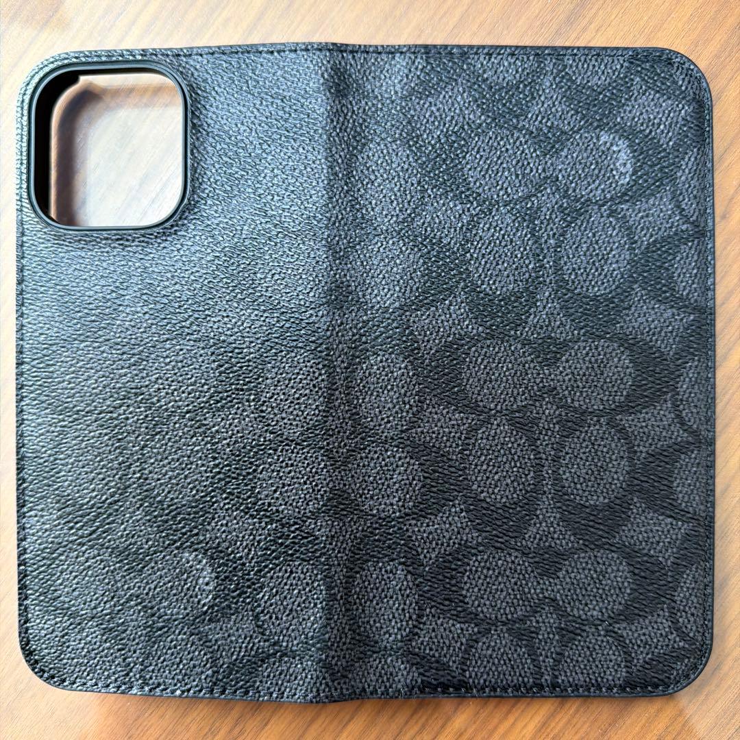 COACH iPhone 15 Pro Max 手帳型ケース ブラック