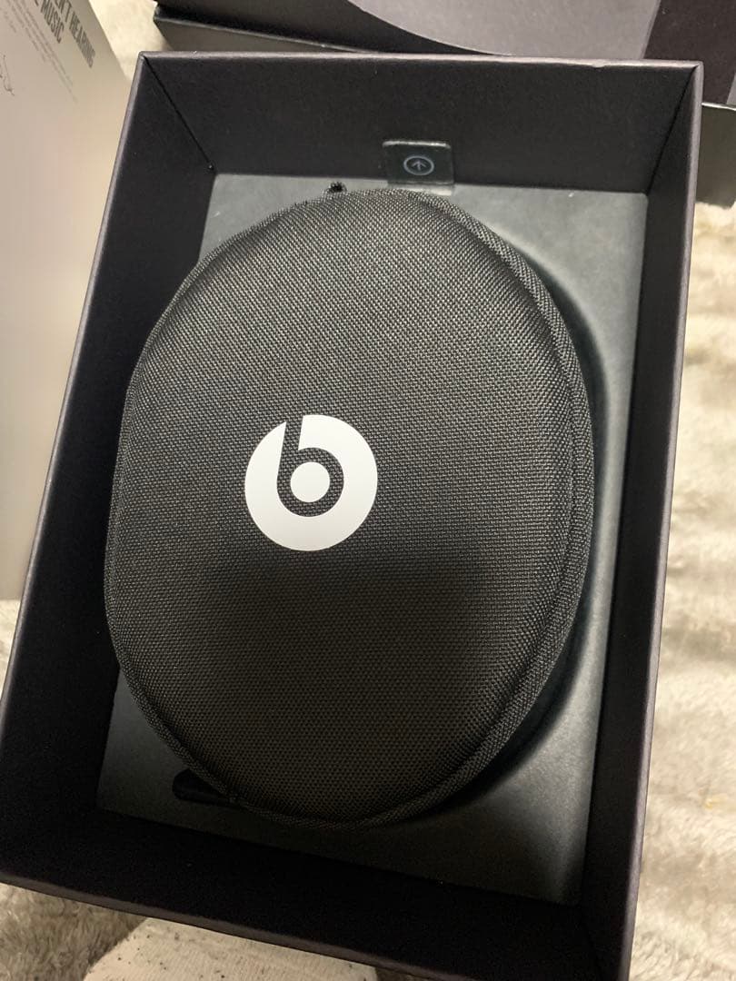 Beats Solo3 wireless シルバー