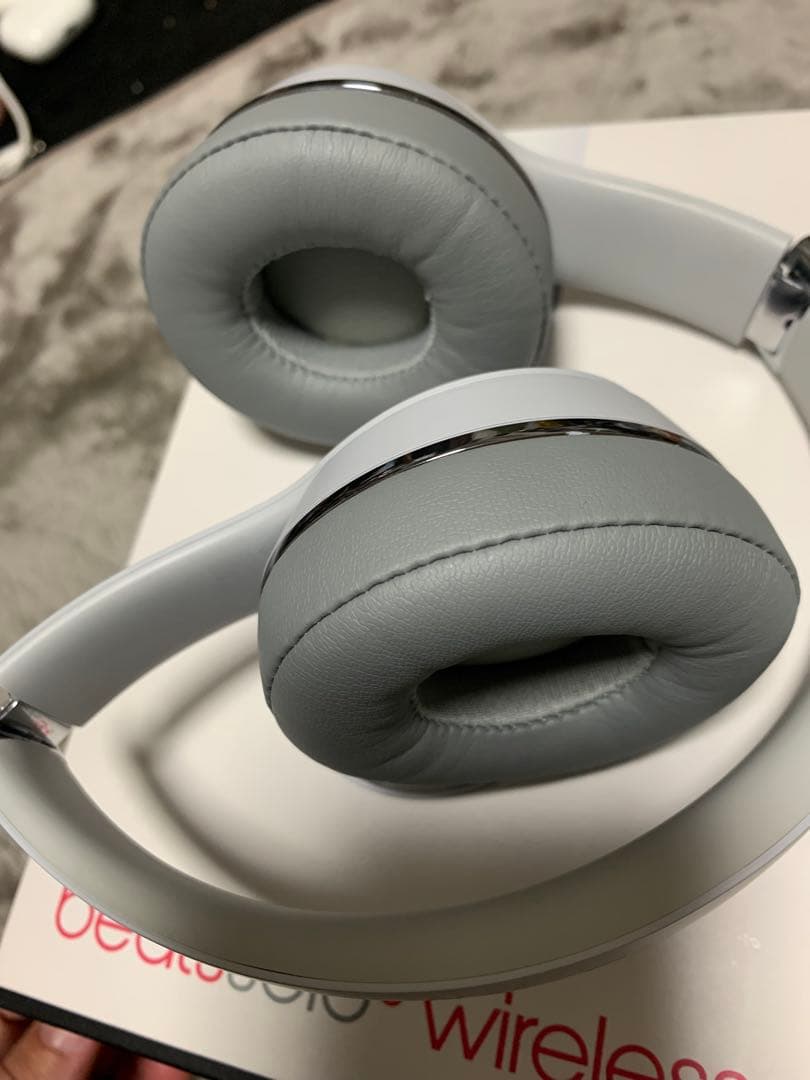 Beats Solo3 wireless シルバー