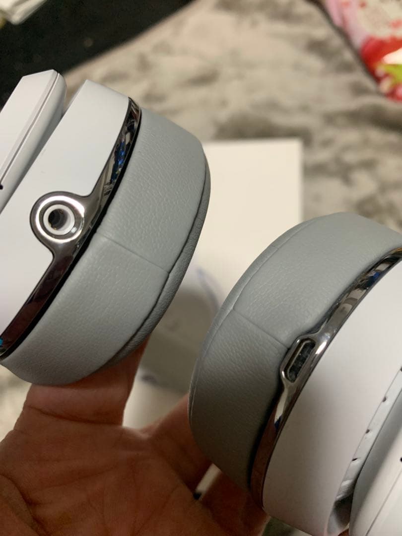 Beats Solo3 wireless シルバー