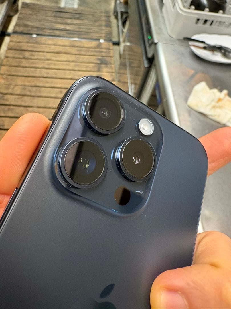 【美品・傷なし】iPhone 15 Pro 512GB SIMフリー