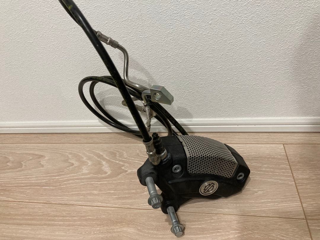 u*K様 ハーレーダビットソン純正キャリパーブレーキ左右セット