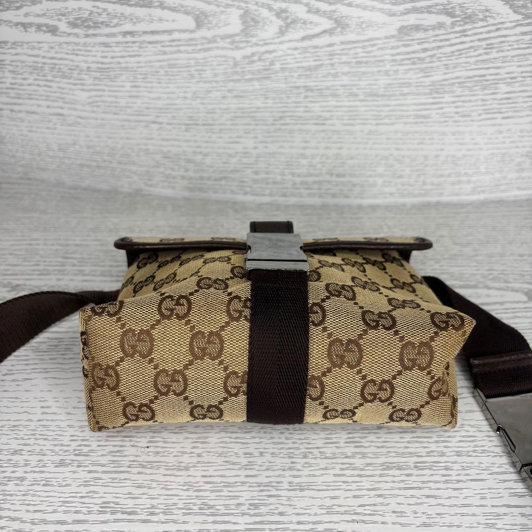 極美品　GUCCI グッチ　ボディーバッグ　ウエストバッグ　S812