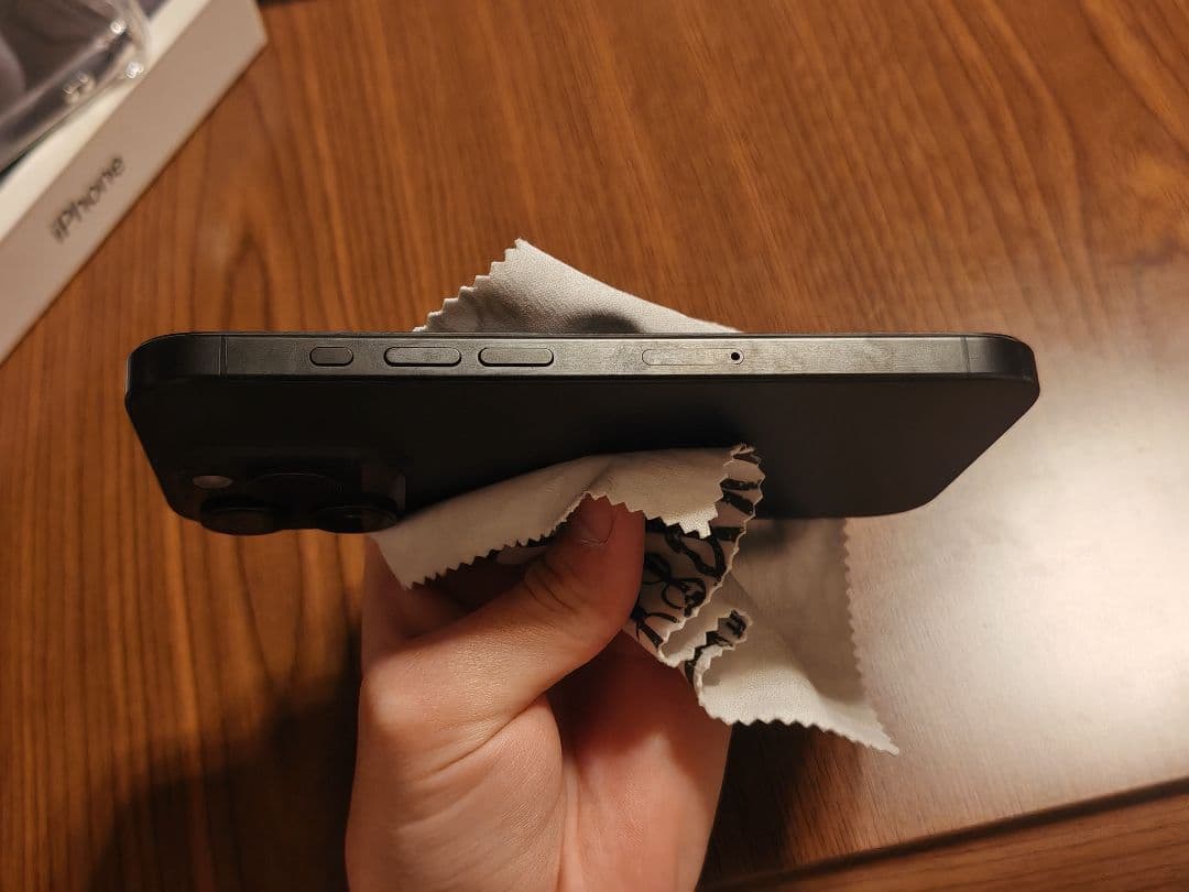 iPhone15pro　ブラックチタニウム　 128gb