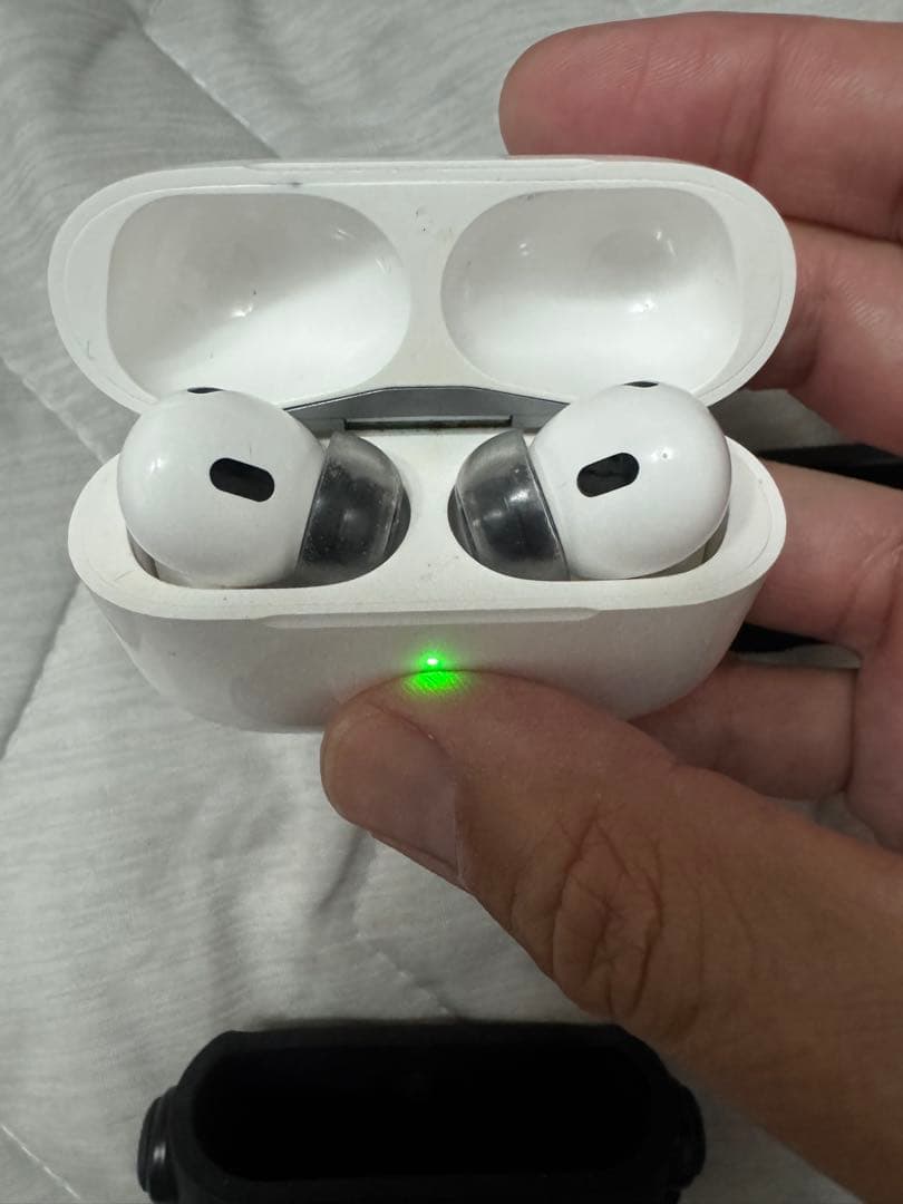 ダ*ケ様 AirPods Pro 第二世代　ワイヤレスイヤフォン 本体　訳あり品