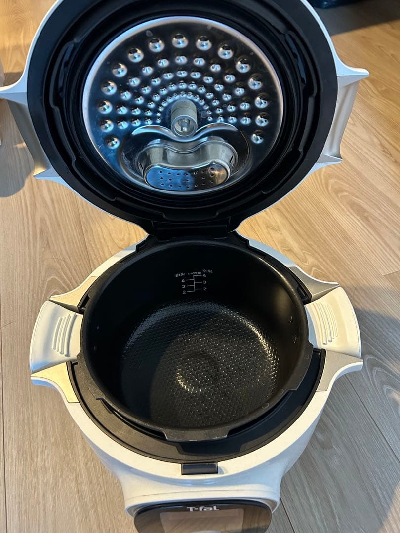 e*a様 【期間限定値下げ！】T-fal 電気圧力鍋 ホワイト