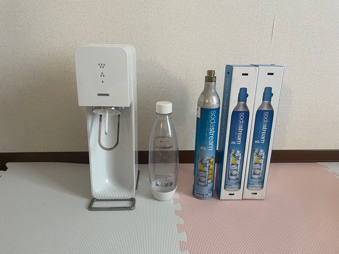 ソーダストリーム　本体　ガスシリンダー3本　ボトル付　sodastream