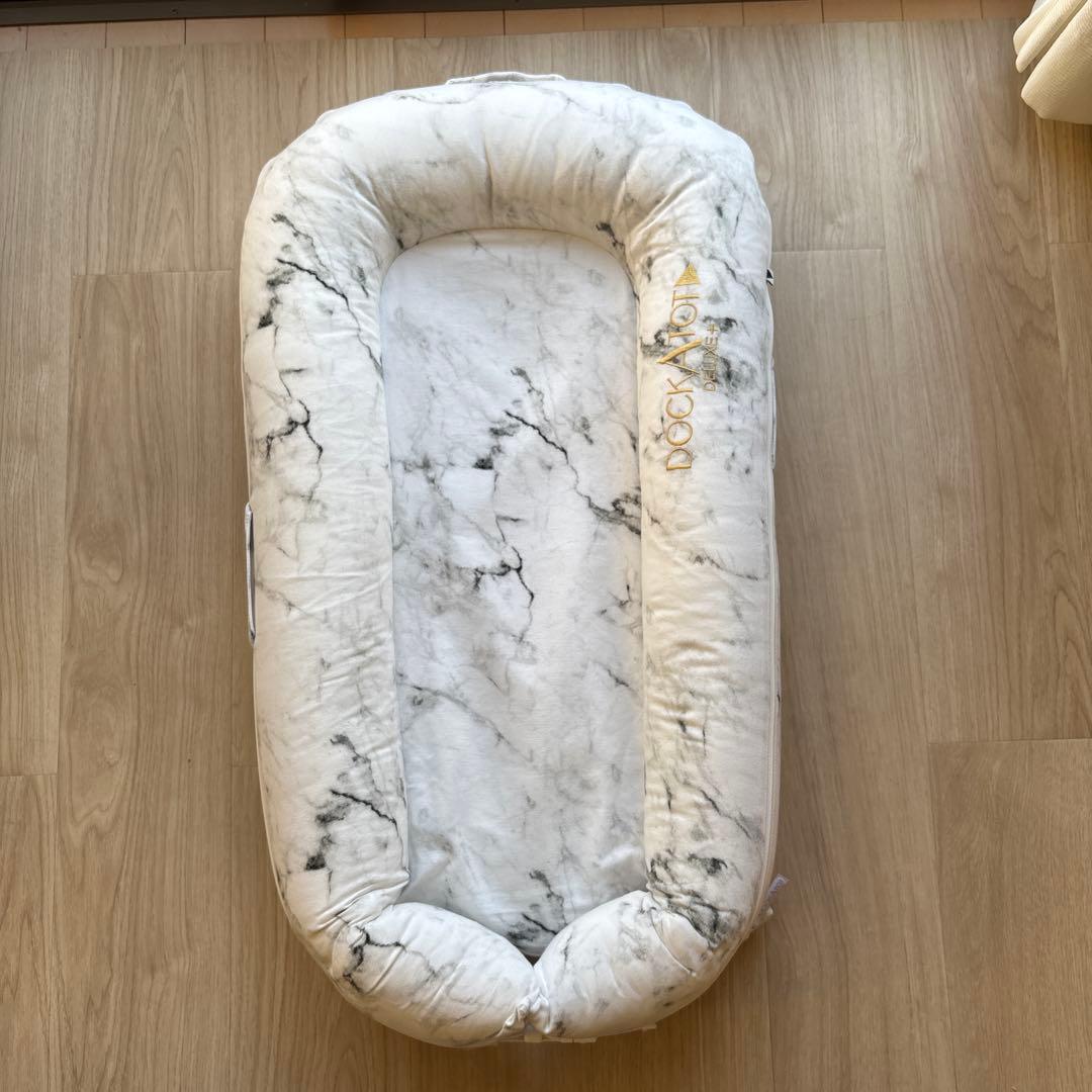 【DockATot】ドッカトット 大理石柄/Deluxe＋(0-8ヶ月用)