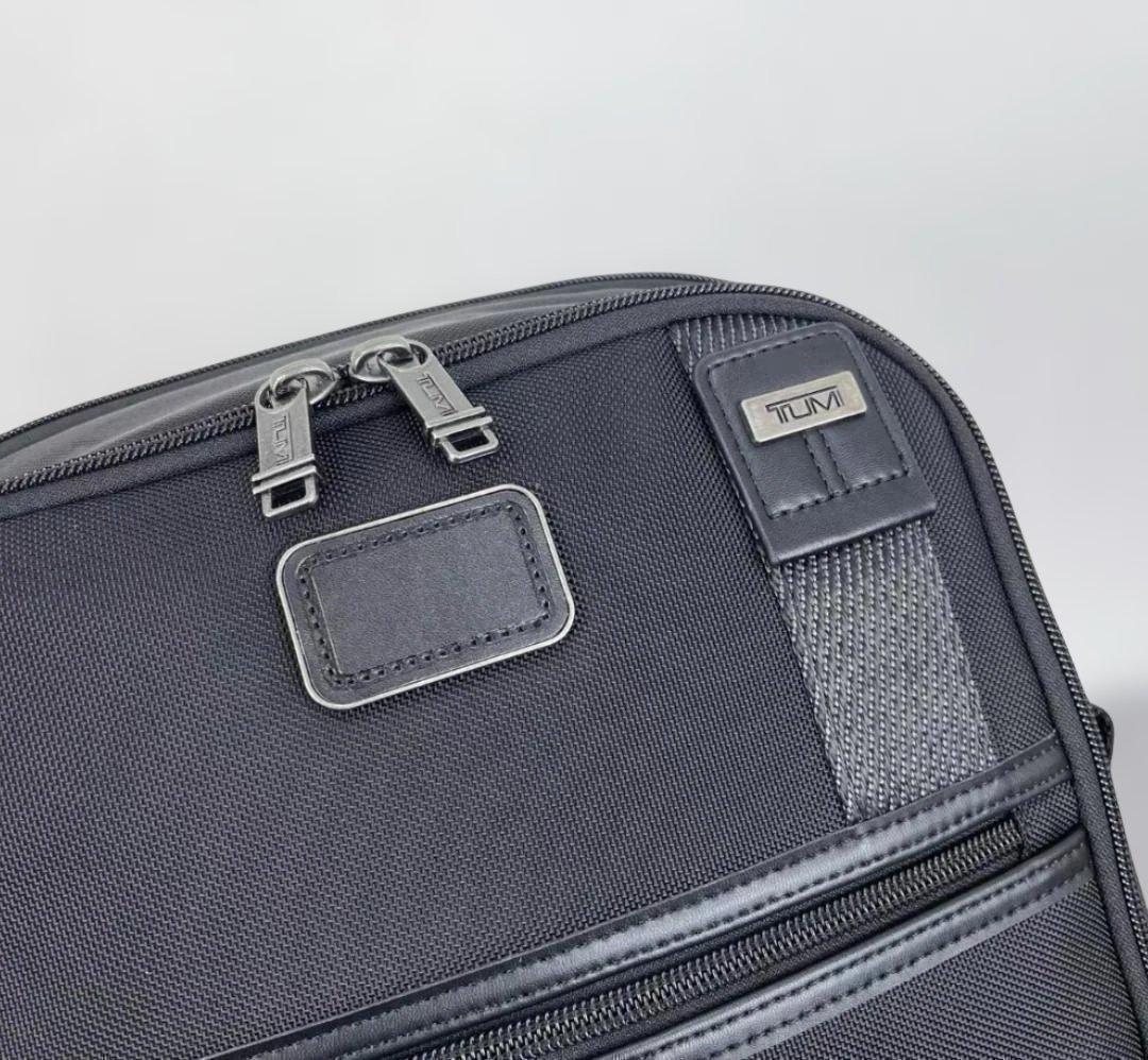 TUMIコンパクトスリムバックパック