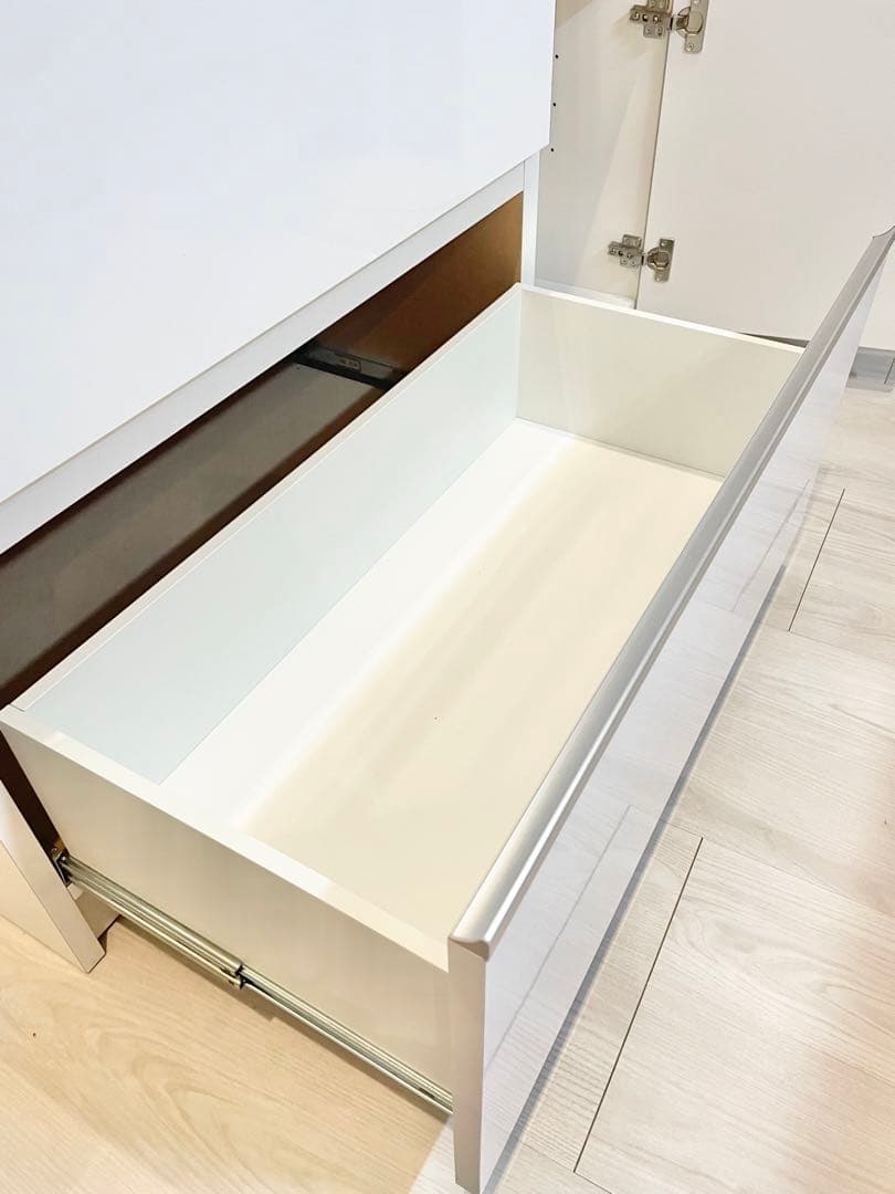 食器棚　キッチン収納　ホワイト