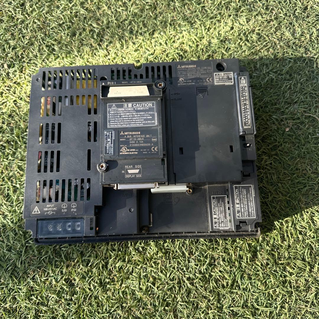 三菱電機 タッチパネル　GT1565-VTBA//GT15-ABUS ジャンク品