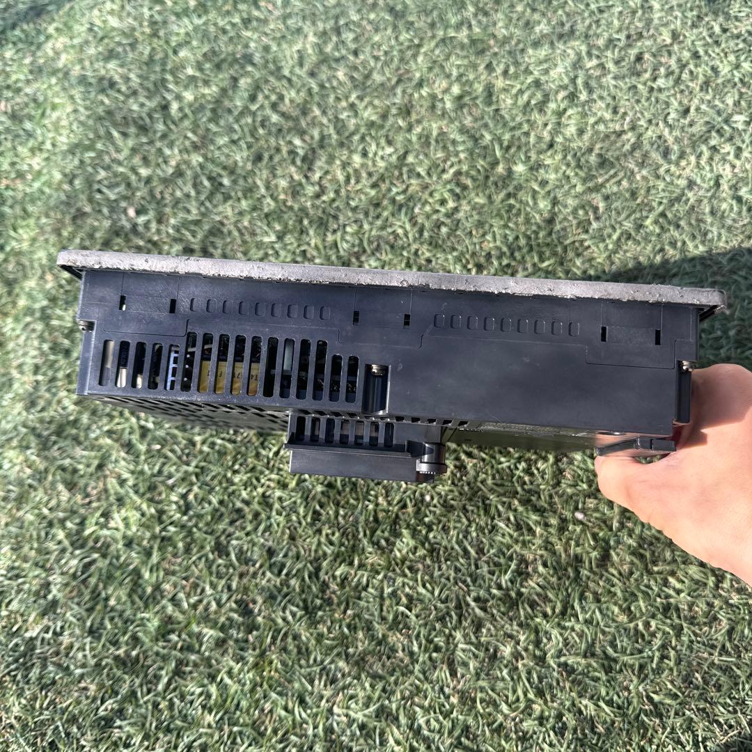 三菱電機 タッチパネル　GT1565-VTBA//GT15-ABUS ジャンク品