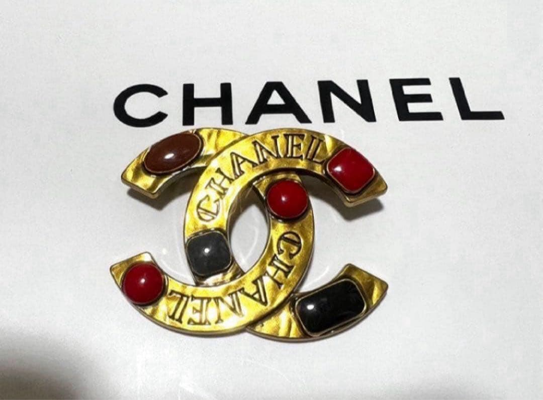 CCロゴブローチ5点ゴールド　カラフルブローチ4点