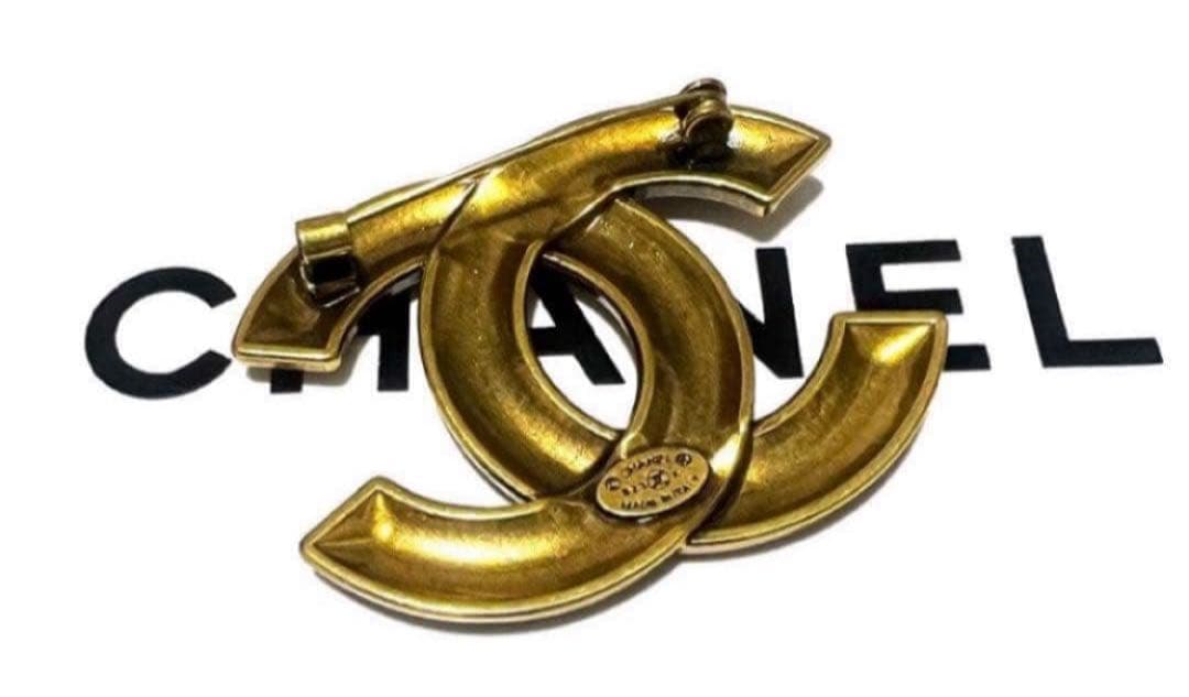 CCロゴブローチ5点ゴールド　カラフルブローチ4点