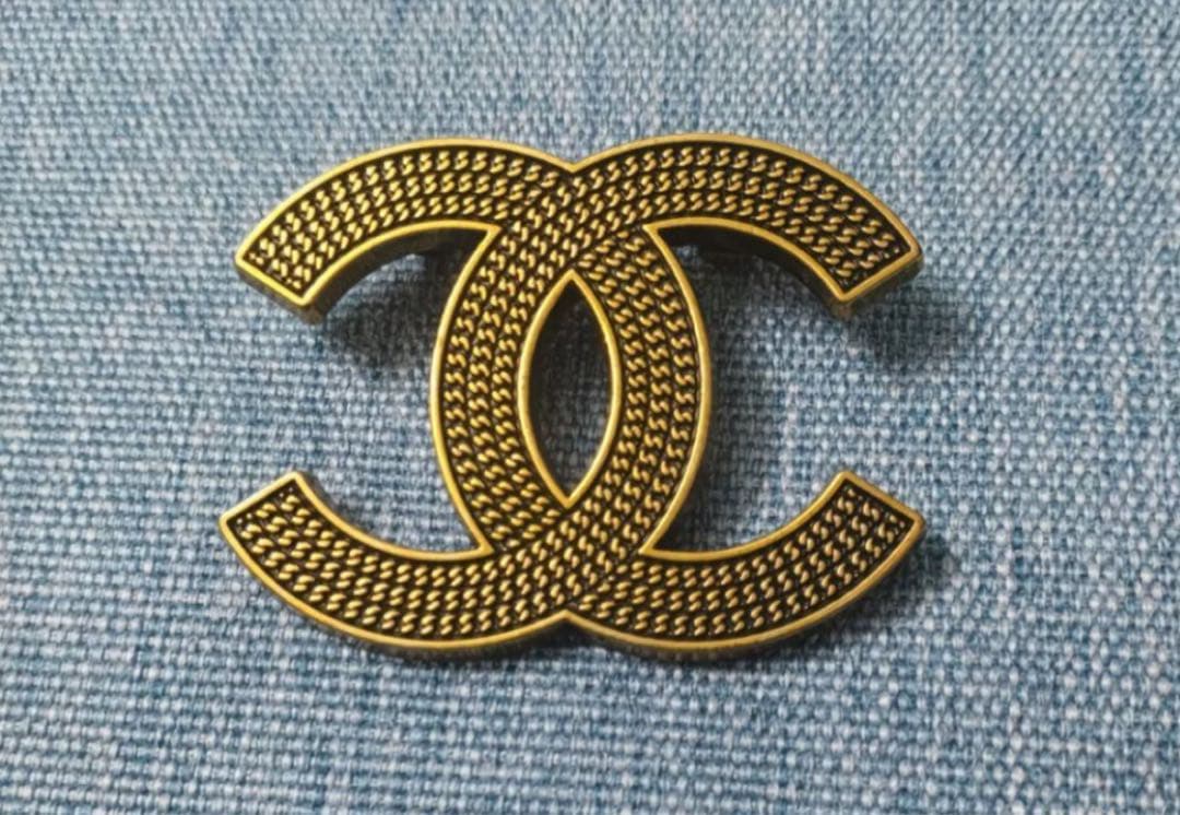 CCロゴブローチ5点ゴールド　カラフルブローチ4点