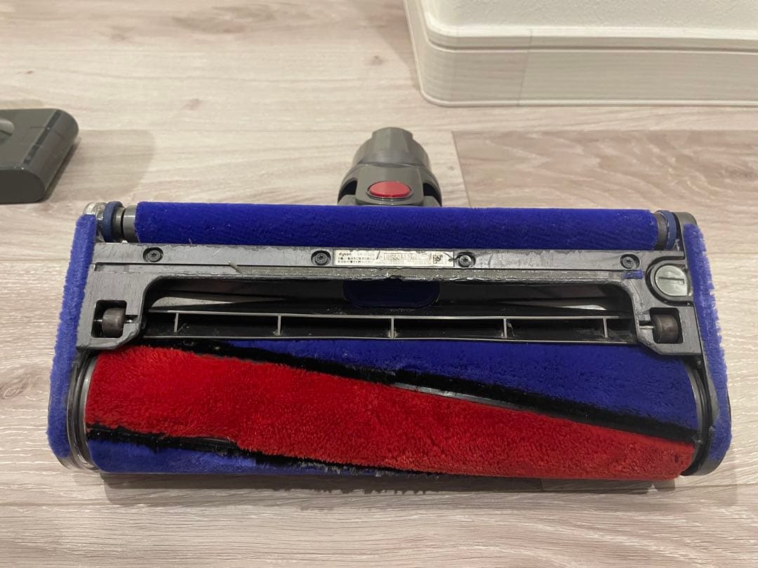 Dyson V8 Fluffy 掃除機 本体と付属品