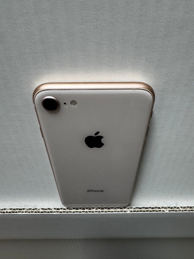 Apple iPhone 8 64GBゴールド SIMフリー (整備済み品)