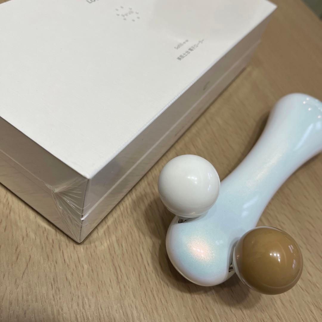 LOUVREDO　レヴィ　ソフィルeホワイト　ルーヴルドー　美顔ローラー