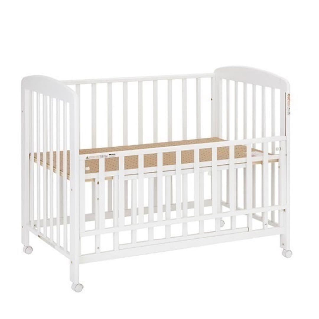 ほぼ新品　ベビーベッド ハイタイプ 床板すのこ ホワイト　カトージ　70×120