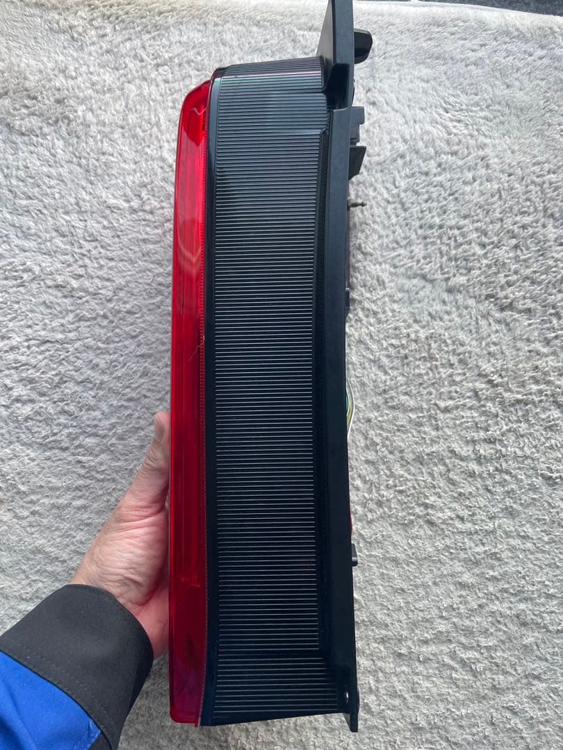 日産キャラバンnv350 後期型純正LEDテールランプ　E26