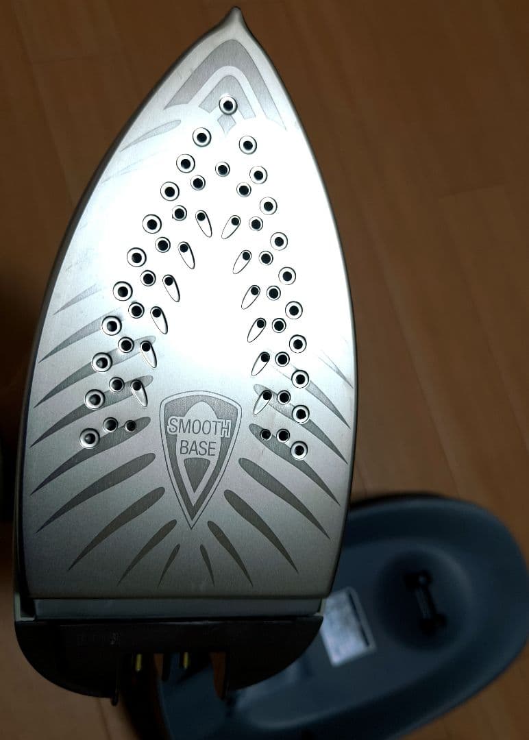 【高級モデル未使用】TOSHIBAコードレススチームアイロンTA-FVX102N