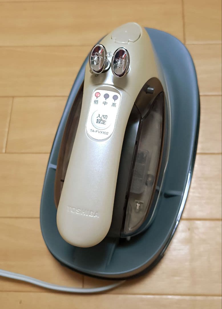 【高級モデル未使用】TOSHIBAコードレススチームアイロンTA-FVX102N