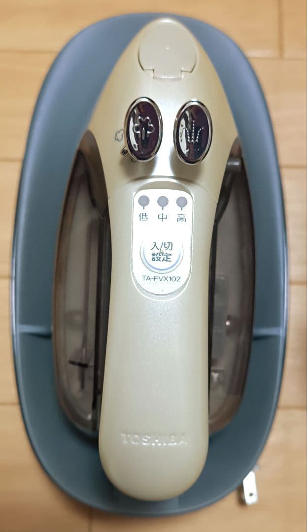 【高級モデル未使用】TOSHIBAコードレススチームアイロンTA-FVX102N
