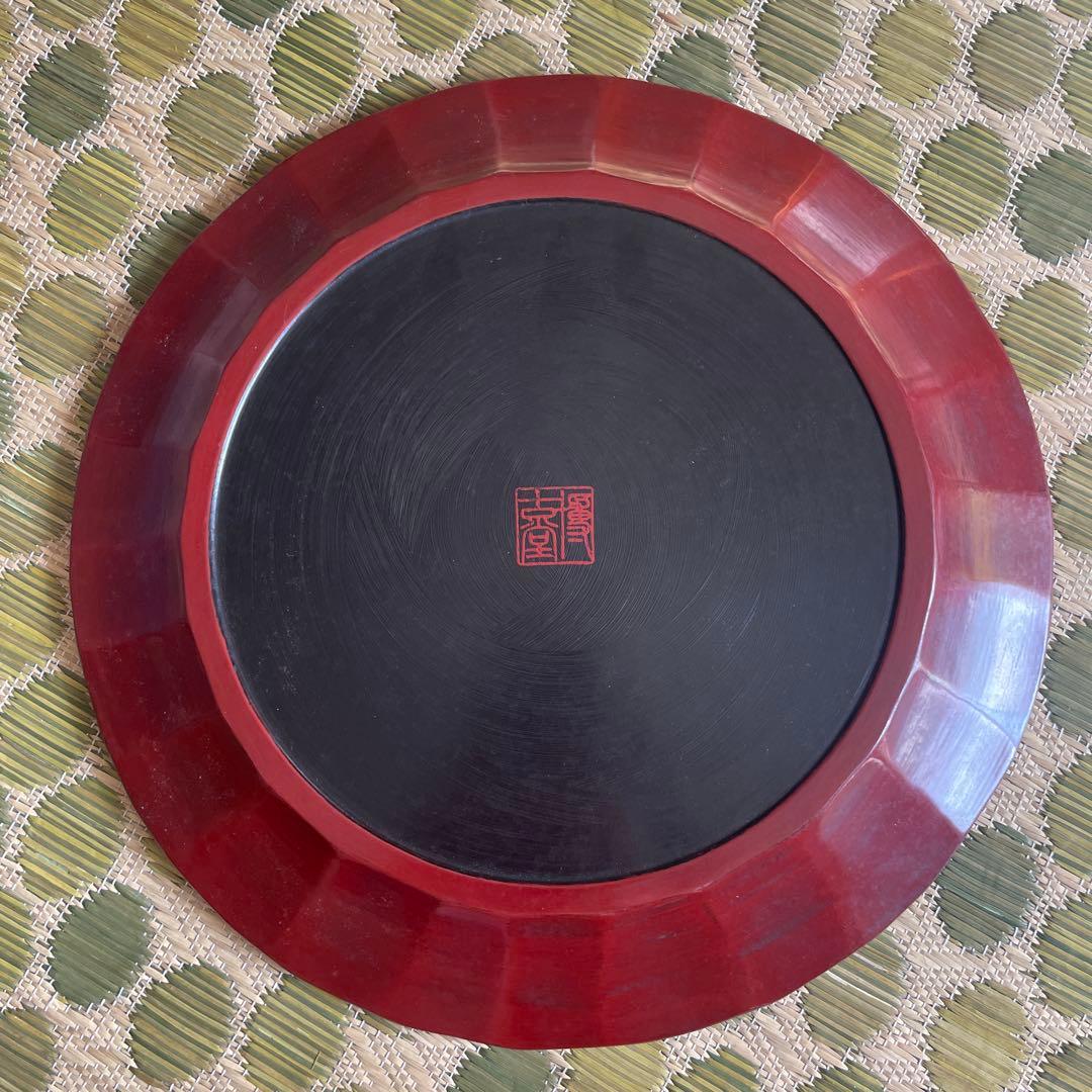 【鎌倉彫☆博古堂】赤い花弁模様の漆器盆 約30センチ