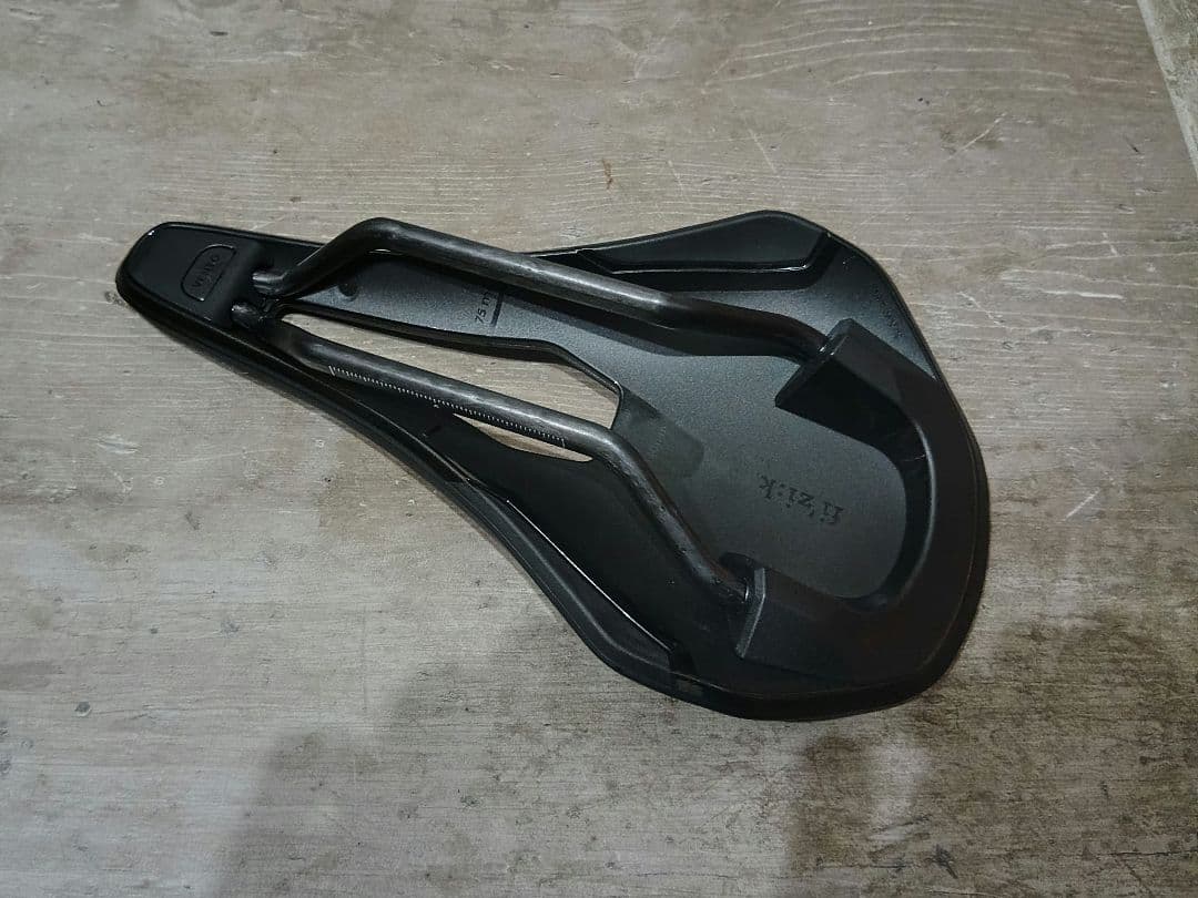 フィジーク fizik VENTO ARGO R1 140mm カーボンレール