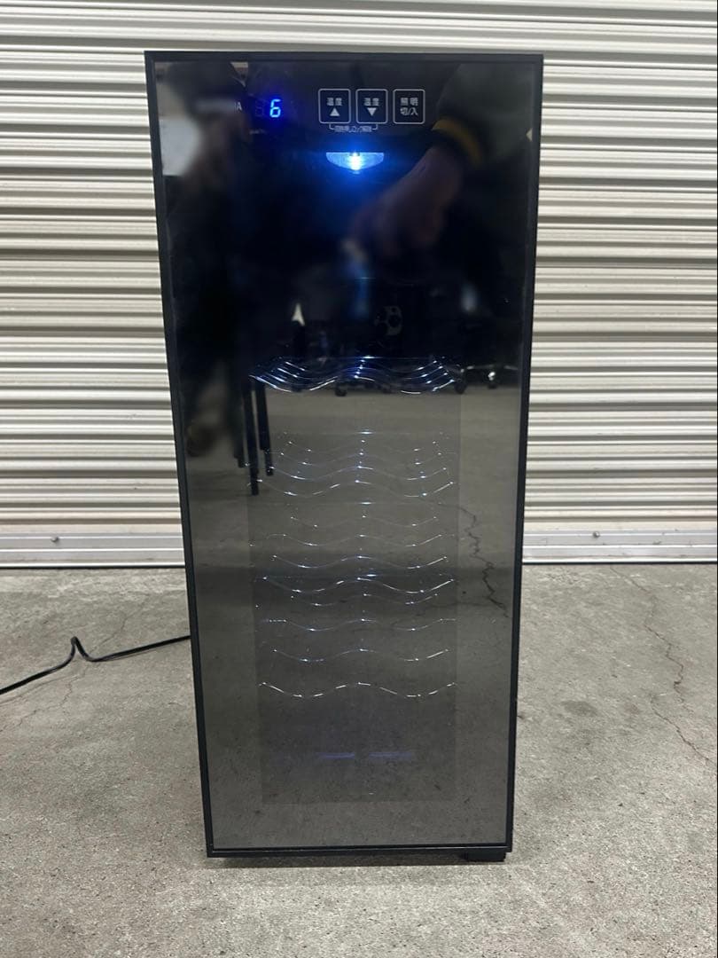 【アイリスオーヤマ】ワインセラー 12本33L ペルチェ式 PWC-331P-B