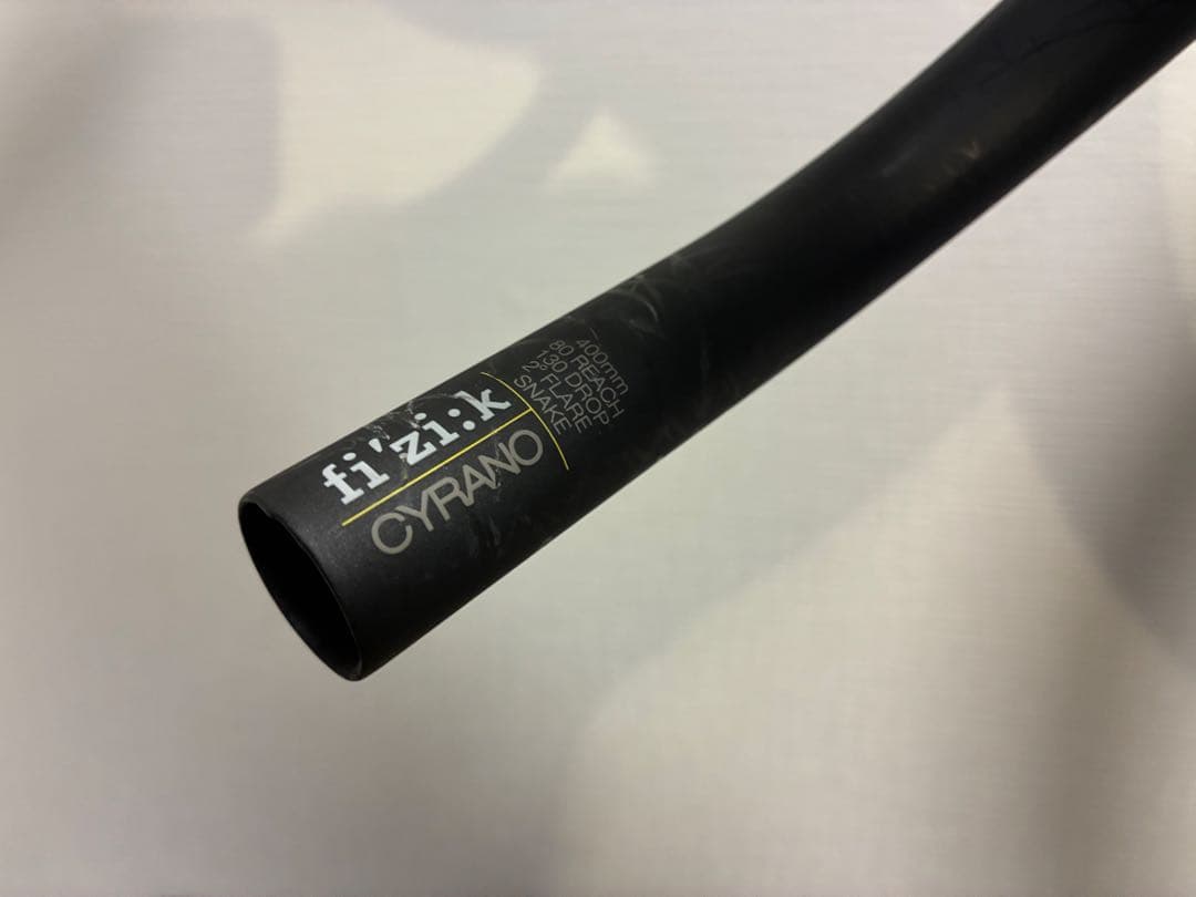 Fizik Cyrano 00 Snake 400mm ドロップハンドル