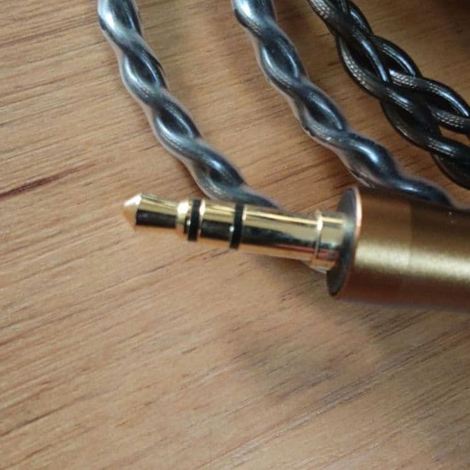 有線ピヤホン3 + 龍柱4.4バランスケーブル