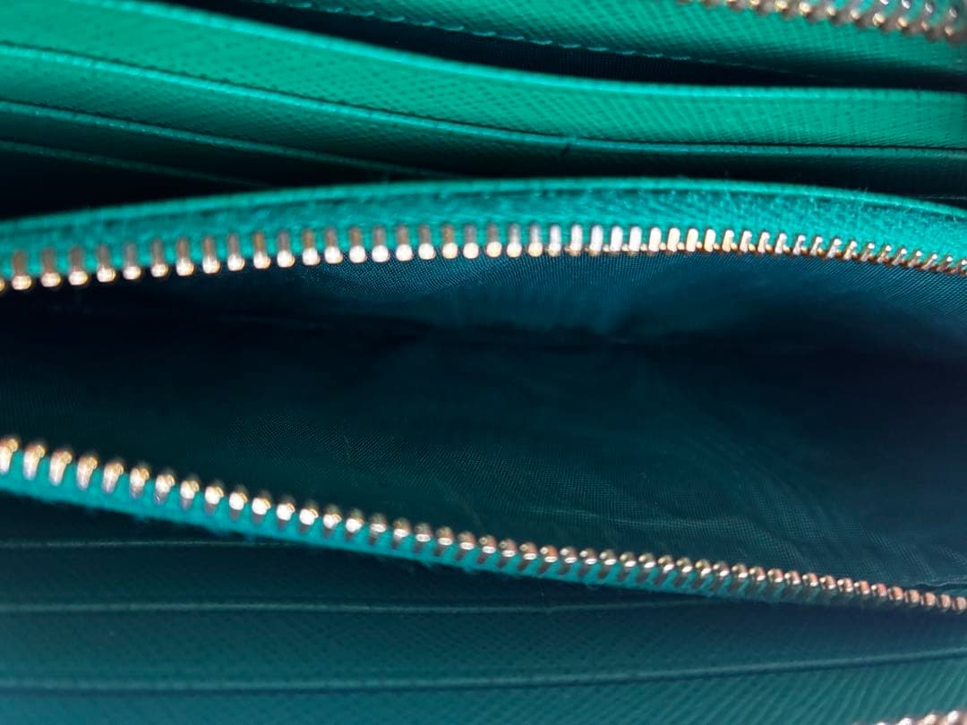 PRADA グリーン レザー 長財布