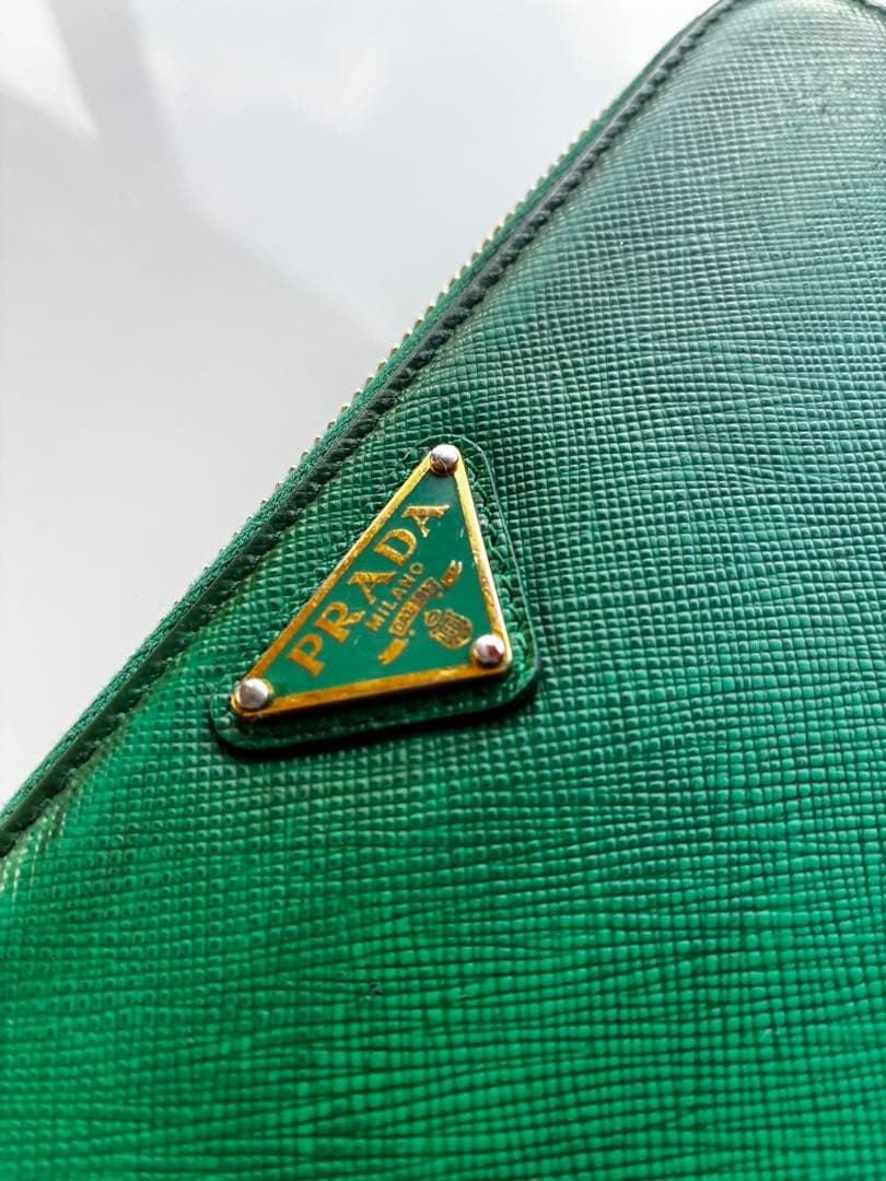 PRADA グリーン レザー 長財布