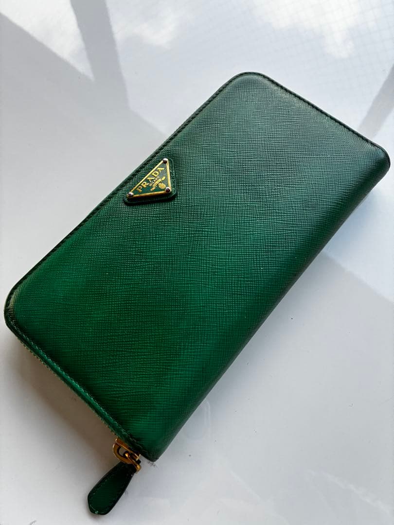 PRADA グリーン レザー 長財布