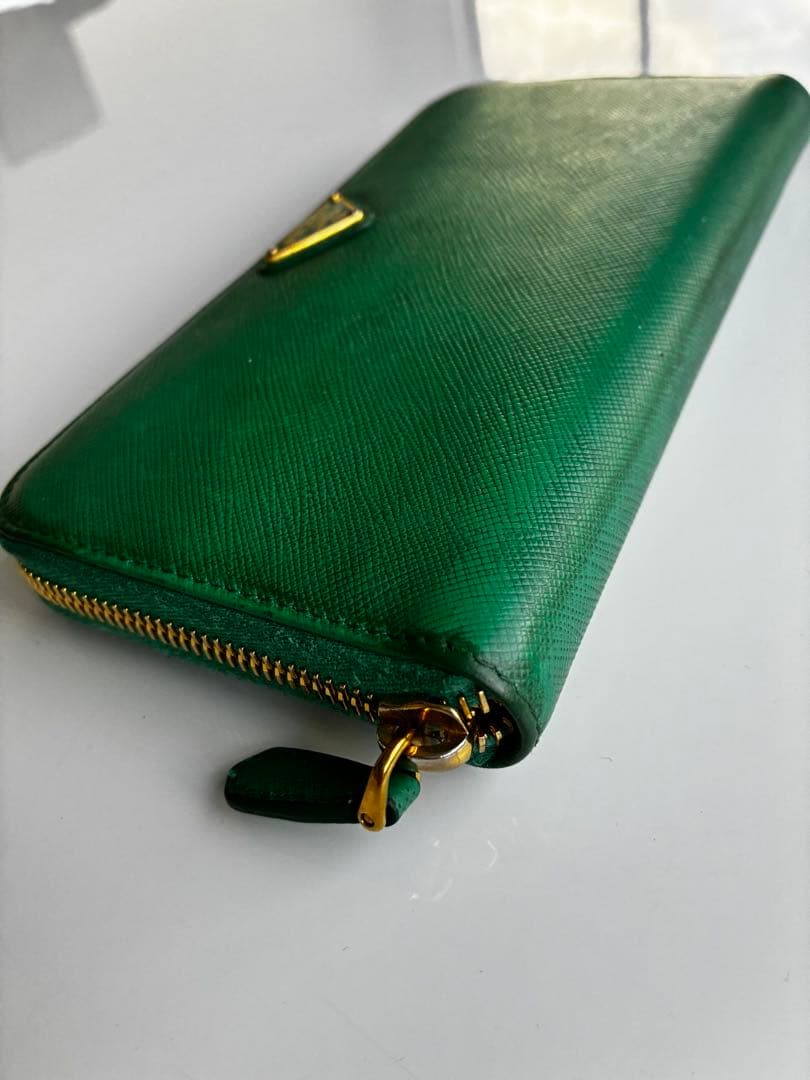PRADA グリーン レザー 長財布