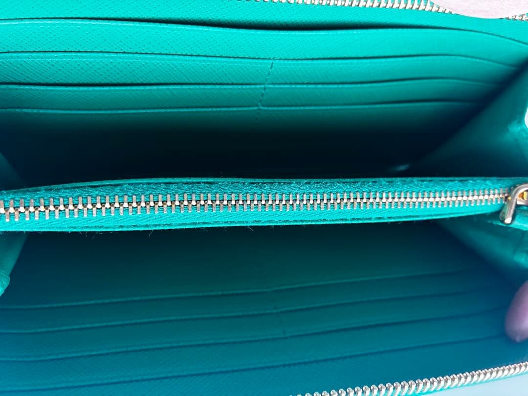 PRADA グリーン レザー 長財布