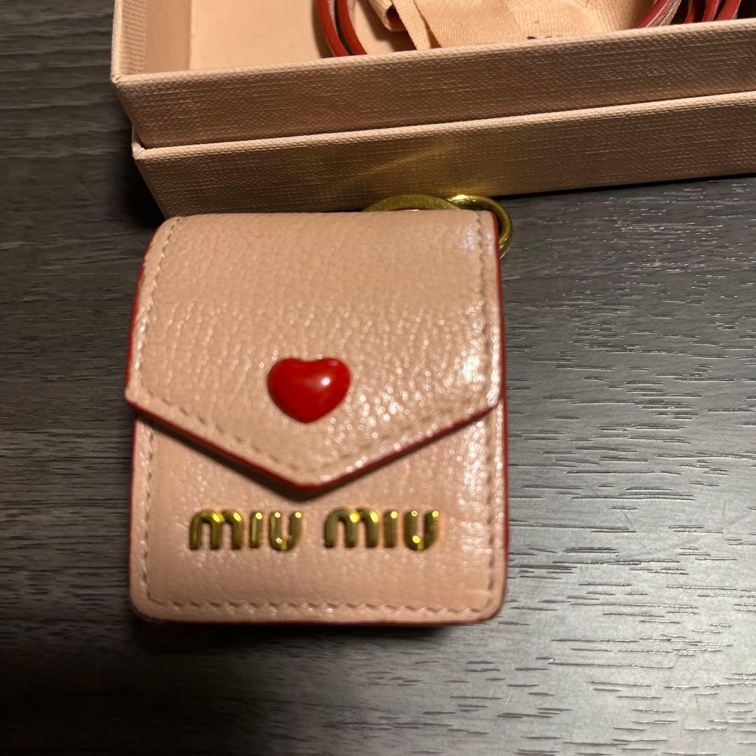 miu miu ピンクレザーケース ストラップ付き
