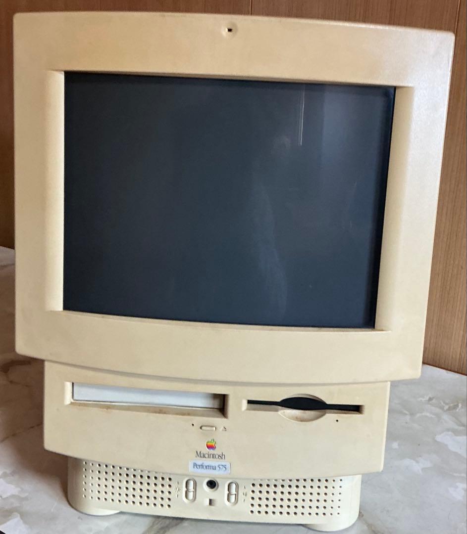 Macintosh Performa 575 本体と周辺機器