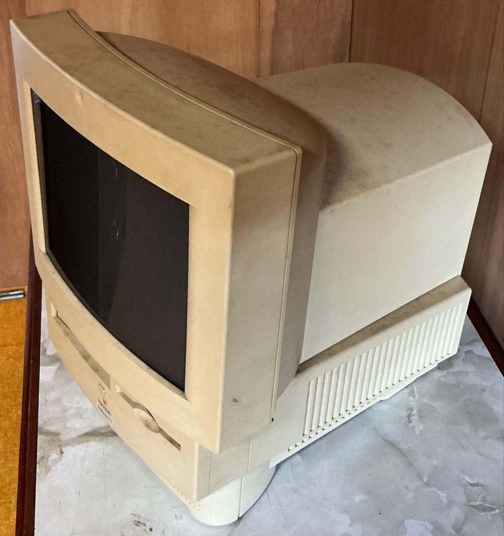 Macintosh Performa 575 本体と周辺機器