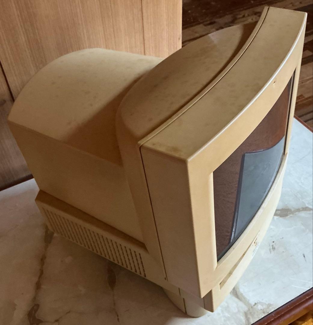 Macintosh Performa 575 本体と周辺機器